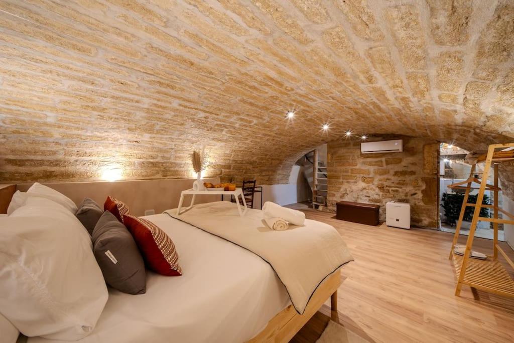 La Suite Eximia Avec Patio - Parking Souterrain Inclus - Centre Historique Montpellier Ngoại thất bức ảnh